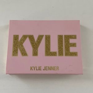 KYLIE JENNER MINI PURPLE EYESHADOW PALETTE